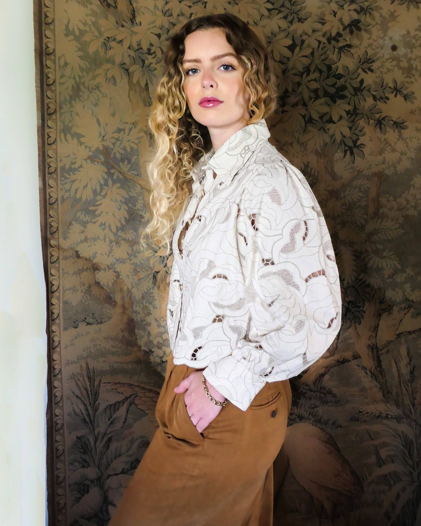 An almost crop top with a relaxed fit and warm neutral tones of cream and taupe, made with our signature Lim's Vintage embroidered cotton fabric. Comes with romantic puffed long sleeves and a scalloped hem. Wear it buttoned or unbuttoned, with wide leg fall colored slacks or jeans and leather boots.
